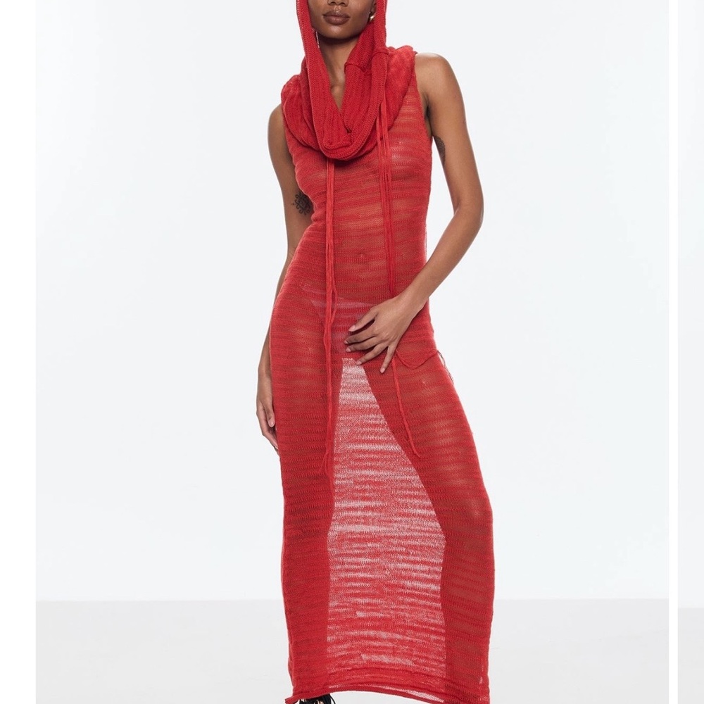 Elegant Red Maxi Dress - Picture 3 of 5